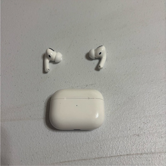 Damage Apple AirPods Pro with Wireless Charging Case - White one side works - Picture 1 of 8